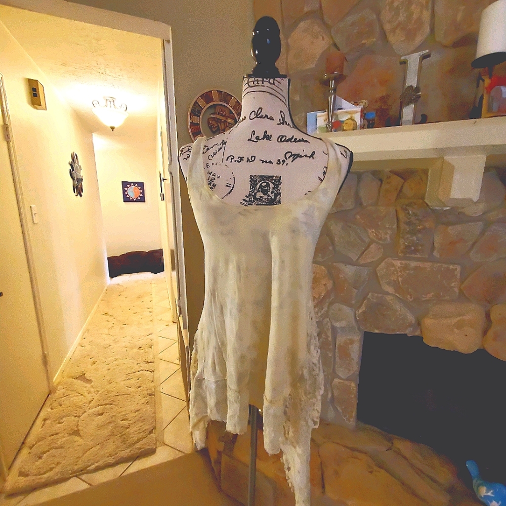 MEMORY LANE BY SCRAPBOOK LADIES MEDIUM LACEY TANK